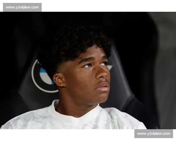 B 费晒照庆子五岁生日 贡萨洛身披皇马 5 号球衣引热议