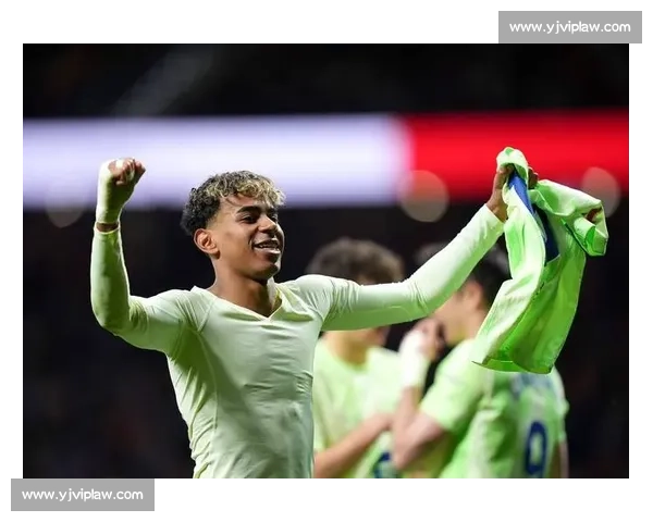 亚马尔辟谣与大 13 岁女网红恋情：女方或与巴萨队友有交集